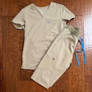 Figs Sandstone Scrub Set